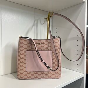 🔥🔥GET UT FOR $1... Michael Kors Pink Signature Shoulder Bag NWOT